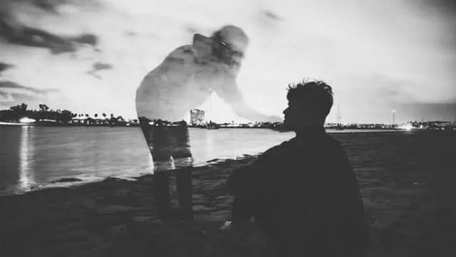 تفسير حلم رؤية الميت في المنام